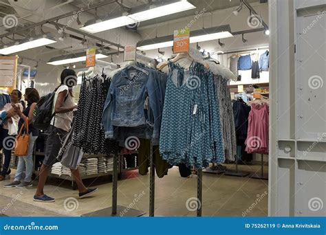 why are old navy clothes such bad quality